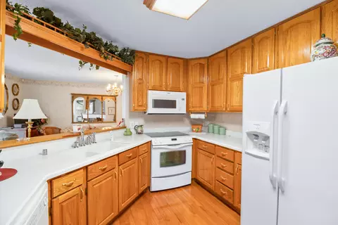 Kitchen - 100 Brandon Dr, Corbin, KY 40701 photo 2 of 4