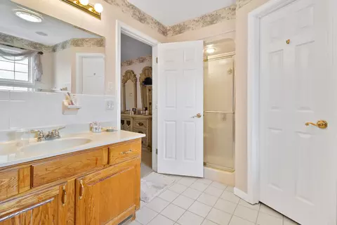 Bath - 100 Brandon Dr, Corbin, KY 40701 photo 4 of 5