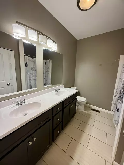 Bath - 70 Knox St, Corbin, KY 40701 photo 2 of 2