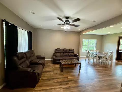 Living - 70 Knox St, Corbin, KY 40701 photo 1 of 1