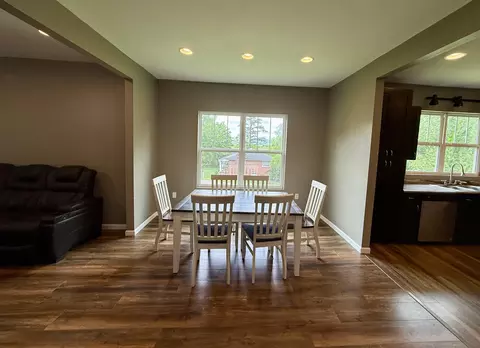 Dining - 70 Knox St, Corbin, KY 40701 photo 2 of 3