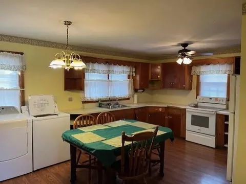 306 E 4th St, Perryville, KY 40468 photo 3