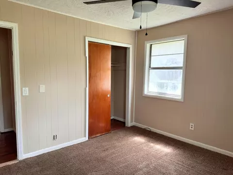 Bedroom - 139 Perkins St, Woodbine, KY 40771 photo 3 of 3