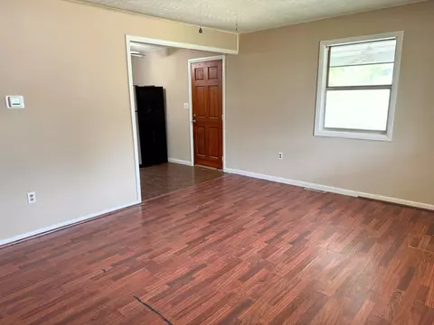 Living - 139 Perkins St, Woodbine, KY 40771 photo 1 of 2