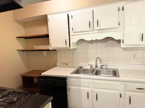 Kitchen - 139 Perkins St, Woodbine, KY 40771 photo 2 of 3
