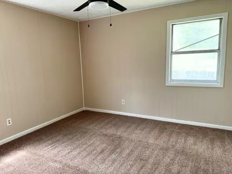 Bedroom - 139 Perkins St, Woodbine, KY 40771 photo 1 of 3