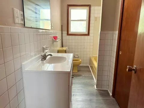 Bath - 139 Perkins St, Woodbine, KY 40771 photo 1 of 2