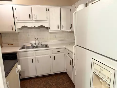 Kitchen - 139 Perkins St, Woodbine, KY 40771 photo 1 of 3