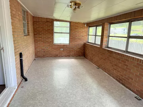 Exterior - 139 Perkins St, Woodbine, KY 40771 photo 5 of 10