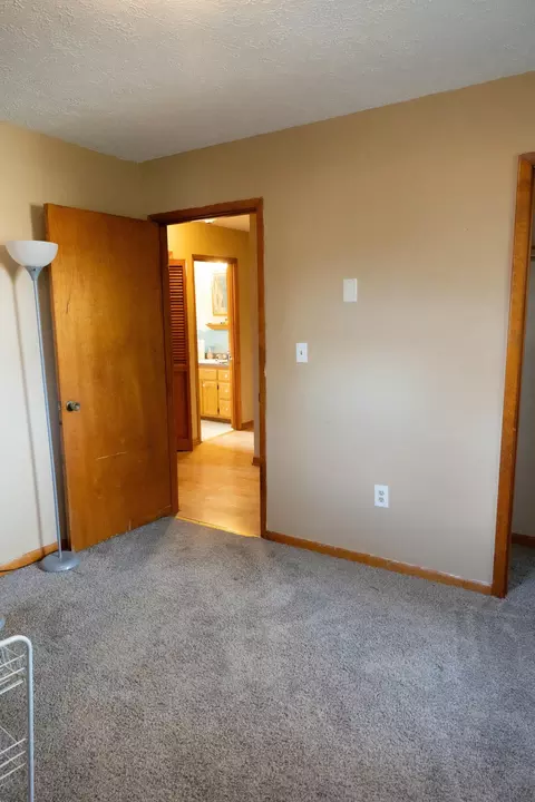Bedroom - 39 Meadow Dr, Stanton, KY 40380 photo 3 of 4