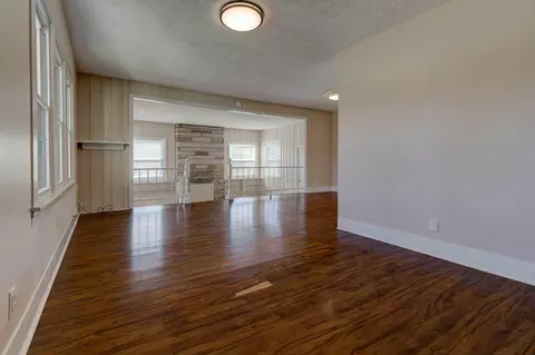 Living - 115 Walnut Ct, Morehead, KY 40351 photo 4 of 5