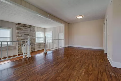 Living - 115 Walnut Ct, Morehead, KY 40351 photo 3 of 5