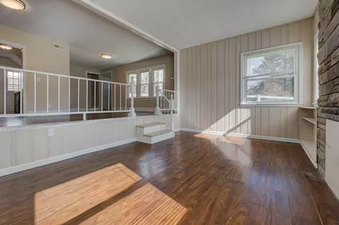 Living - 115 Walnut Ct, Morehead, KY 40351 photo 2 of 5