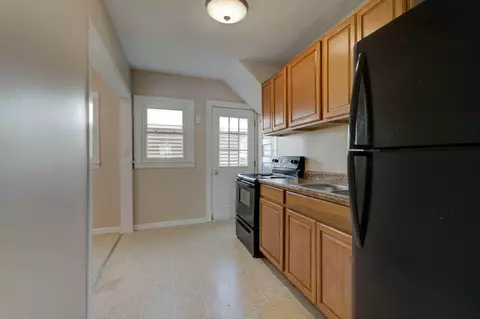 Kitchen - 115 Walnut Ct, Morehead, KY 40351 photo 2 of 2