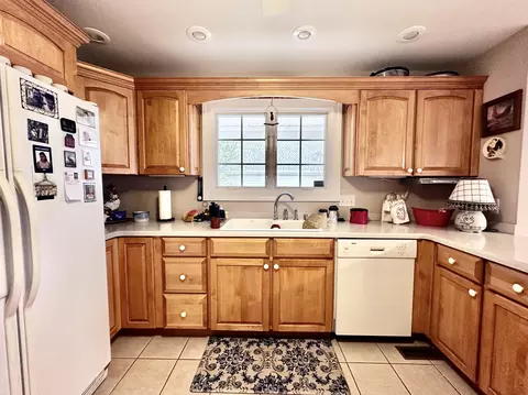 Kitchen - 560 Beverly Rd, Corbin, KY 40701 photo 3 of 6