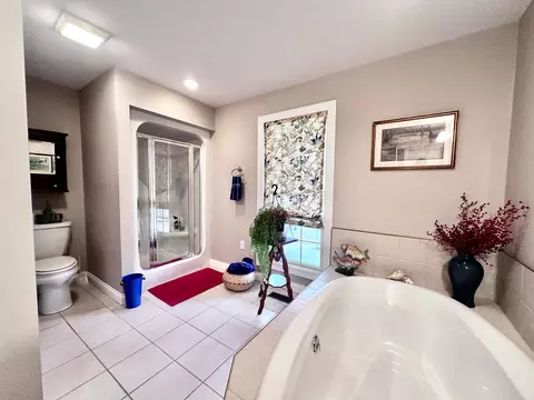 Bath - 560 Beverly Rd, Corbin, KY 40701 photo 2 of 7