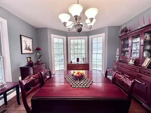 Dining - 560 Beverly Rd, Corbin, KY 40701 photo 2 of 2