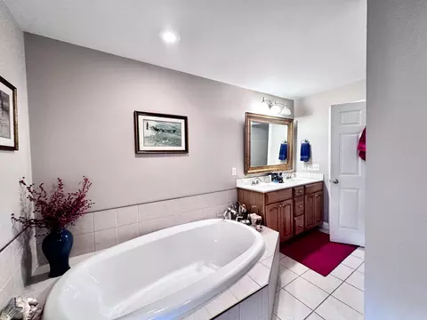 Bath - 560 Beverly Rd, Corbin, KY 40701 photo 3 of 7