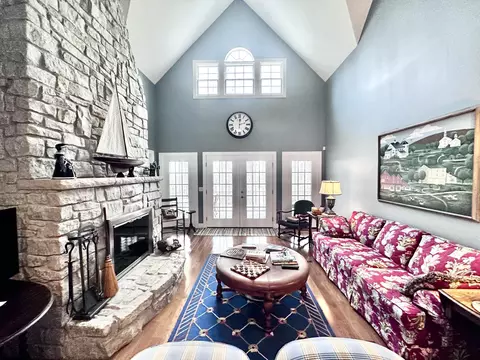 Living - 560 Beverly Rd, Corbin, KY 40701 photo 1 of 4
