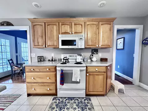Kitchen - 560 Beverly Rd, Corbin, KY 40701 photo 2 of 6
