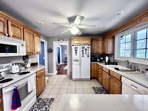 Kitchen - 560 Beverly Rd, Corbin, KY 40701 photo 1 of 6