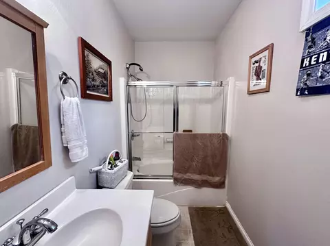 Bath - 560 Beverly Rd, Corbin, KY 40701 photo 6 of 7