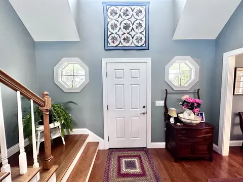Entry Way - 560 Beverly Rd, Corbin, KY 40701 photo 2 of 9