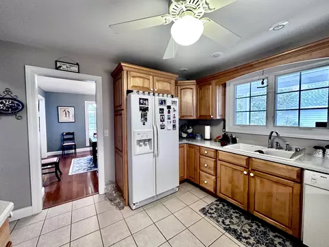 Kitchen - 560 Beverly Rd, Corbin, KY 40701 photo 4 of 6