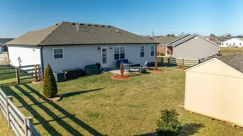 Exterior - 652 Boulder Ct, Berea, KY 40403 photo 6 of 9