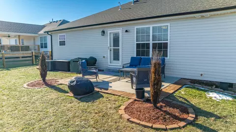 Exterior - 652 Boulder Ct, Berea, KY 40403 photo 4 of 9