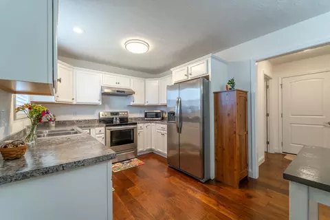 Kitchen - 652 Boulder Ct, Berea, KY 40403 photo 1 of 4
