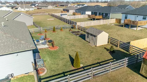 Exterior - 652 Boulder Ct, Berea, KY 40403 photo 7 of 9