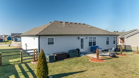 Exterior - 652 Boulder Ct, Berea, KY 40403 photo 5 of 9