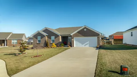 Exterior - 652 Boulder Ct, Berea, KY 40403 photo 2 of 9