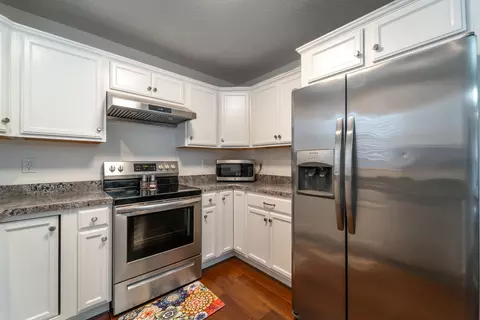 Kitchen - 652 Boulder Ct, Berea, KY 40403 photo 4 of 4