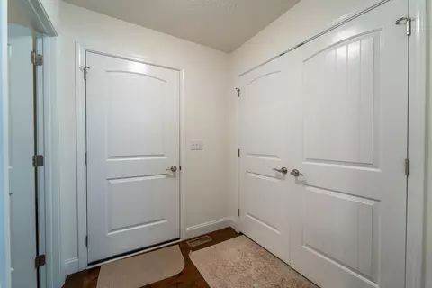 Entry Way - 652 Boulder Ct, Berea, KY 40403 photo 2 of 3