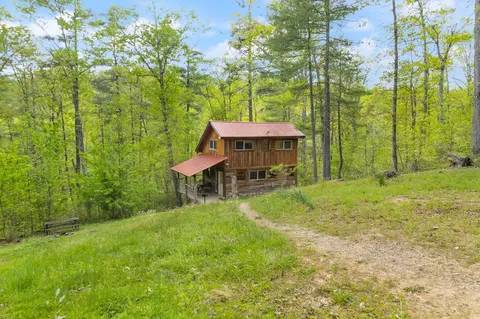 457 Black Bear Ridge Rd, Campton, KY 41301 photo 2