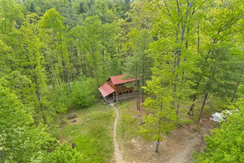 457 Black Bear Ridge Rd, Campton, KY 41301