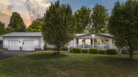 26 Hickory Rd, West Liberty, KY 41472