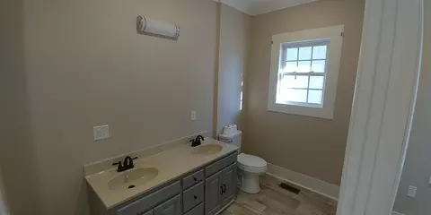 Bath - 409 Florence Ave, Corbin, KY 40701 photo 1 of 3