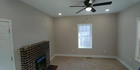 Living - 409 Florence Ave, Corbin, KY 40701 photo 2 of 4