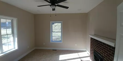 Living - 409 Florence Ave, Corbin, KY 40701 photo 1 of 4
