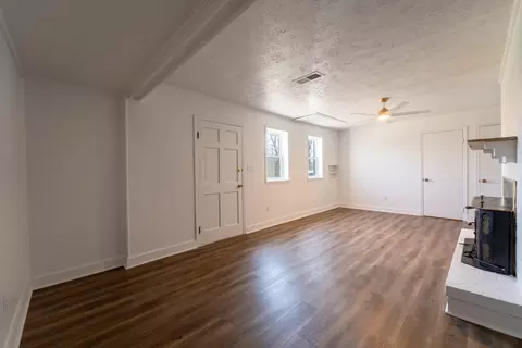 Living - 391 Hickory Ln, Berea, KY 40403 photo 6 of 6