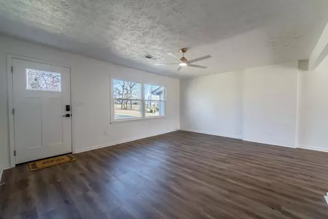 Living - 391 Hickory Ln, Berea, KY 40403 photo 1 of 6
