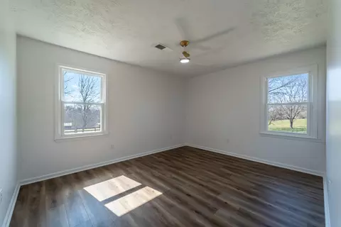 Bedroom - 391 Hickory Ln, Berea, KY 40403 photo 5 of 6