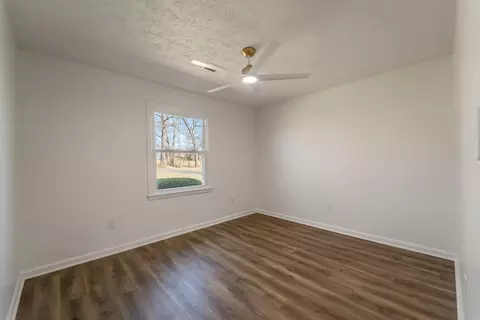 Bedroom - 391 Hickory Ln, Berea, KY 40403 photo 1 of 6