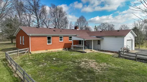 Exterior - 391 Hickory Ln, Berea, KY 40403 photo 3 of 7