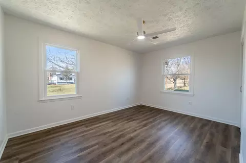 Bedroom - 391 Hickory Ln, Berea, KY 40403 photo 3 of 6