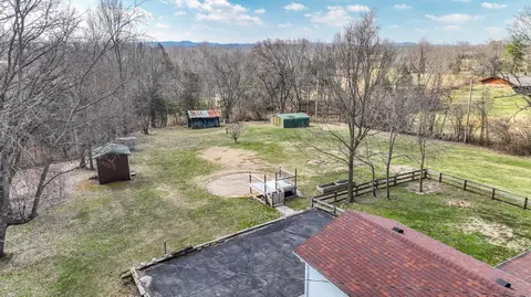 Exterior - 391 Hickory Ln, Berea, KY 40403 photo 6 of 7