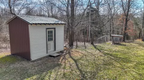 Exterior - 391 Hickory Ln, Berea, KY 40403 photo 5 of 7